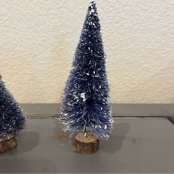 Vintage Pair of Flocked Bottlebrush Christmas Trees Blue & White - Picture 6 of 12